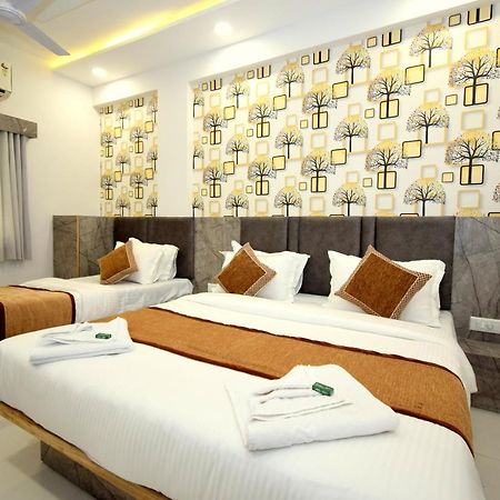 Hotel A1 Vastrapur Ahmedabad Exterior photo