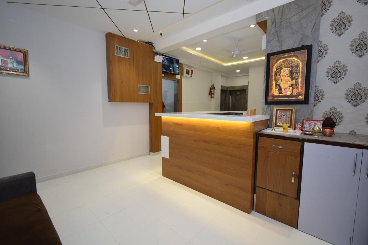 Hotel A1 Vastrapur Ahmedabad Exterior photo