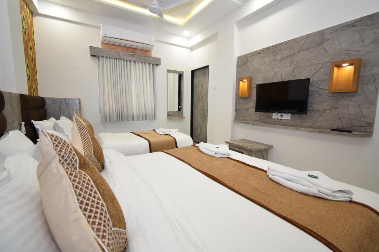 Hotel A1 Vastrapur Ahmedabad Exterior photo