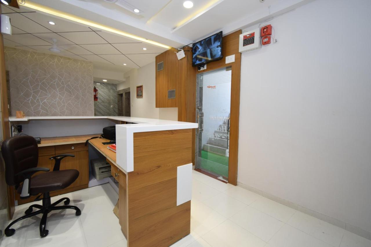 Hotel A1 Vastrapur Ahmedabad Exterior photo