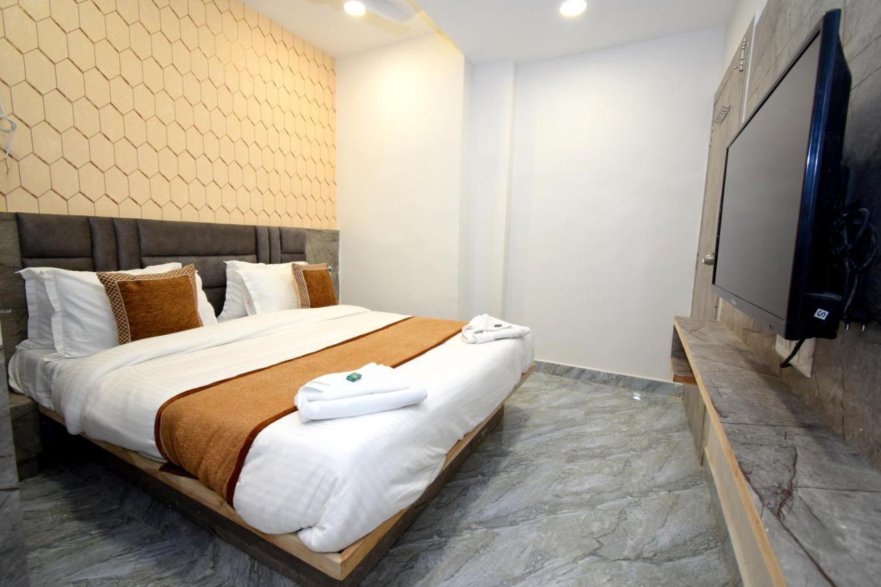 Hotel A1 Vastrapur Ahmedabad Exterior photo