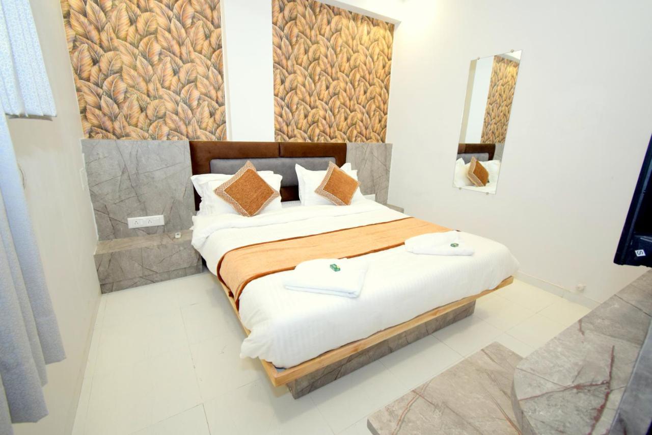Hotel A1 Vastrapur Ahmedabad Exterior photo