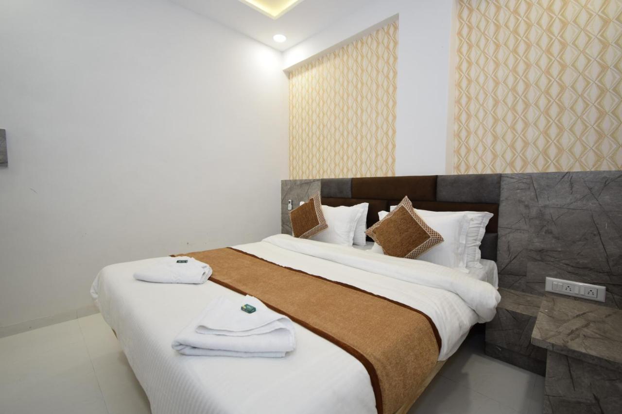 Hotel A1 Vastrapur Ahmedabad Exterior photo