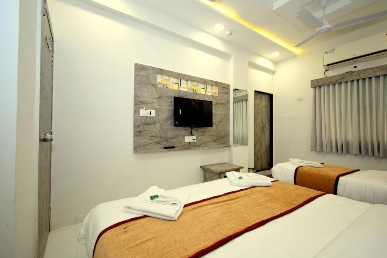 Hotel A1 Vastrapur Ahmedabad Exterior photo