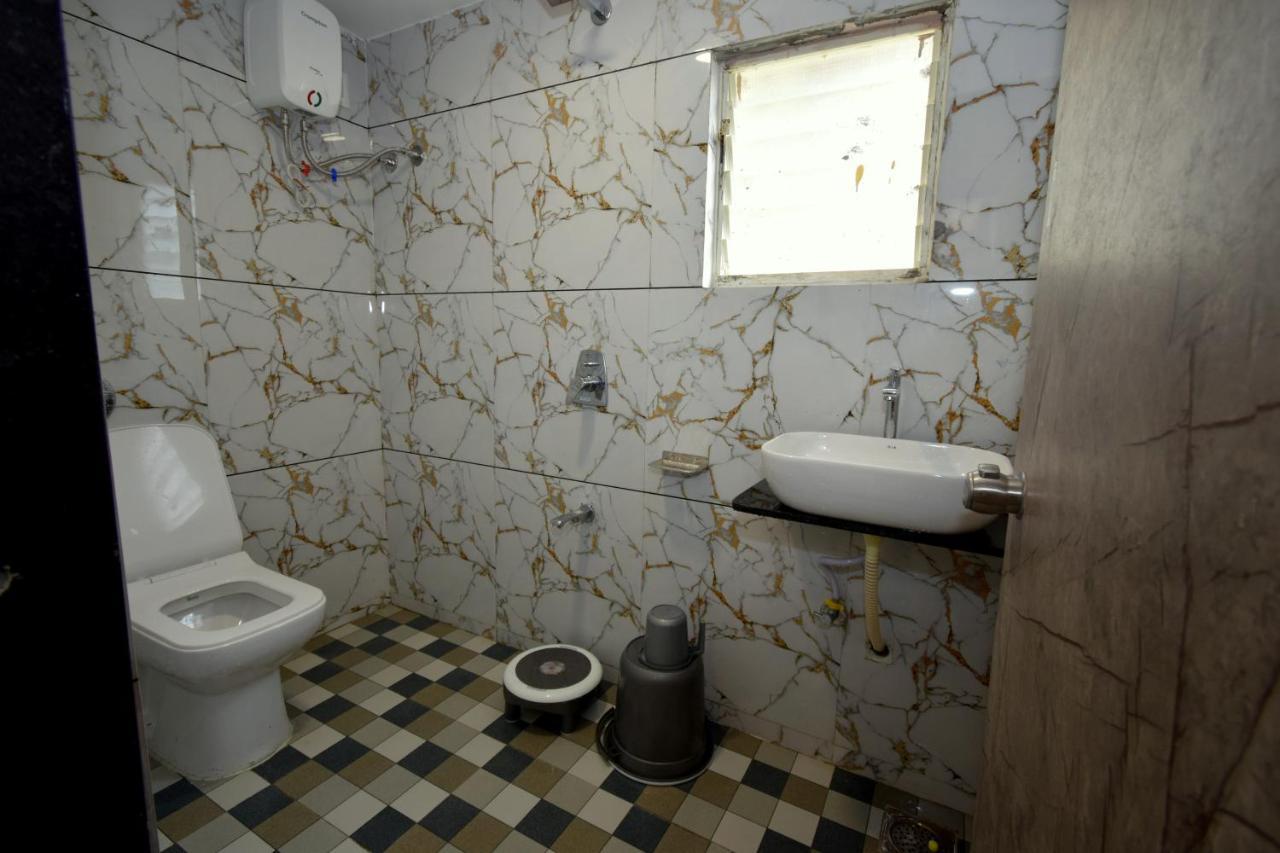 Hotel A1 Vastrapur Ahmedabad Exterior photo