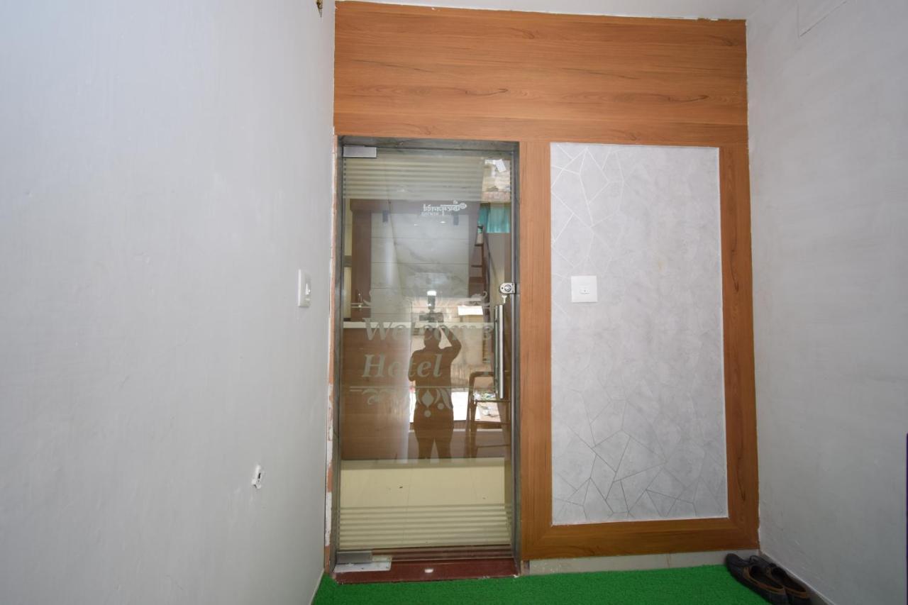 Hotel A1 Vastrapur Ahmedabad Exterior photo
